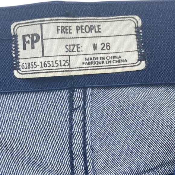 FREE PEOPLE Penny Pull-On Flare Jeans Low Rise Bell Size 26 - Picture 4 of 5